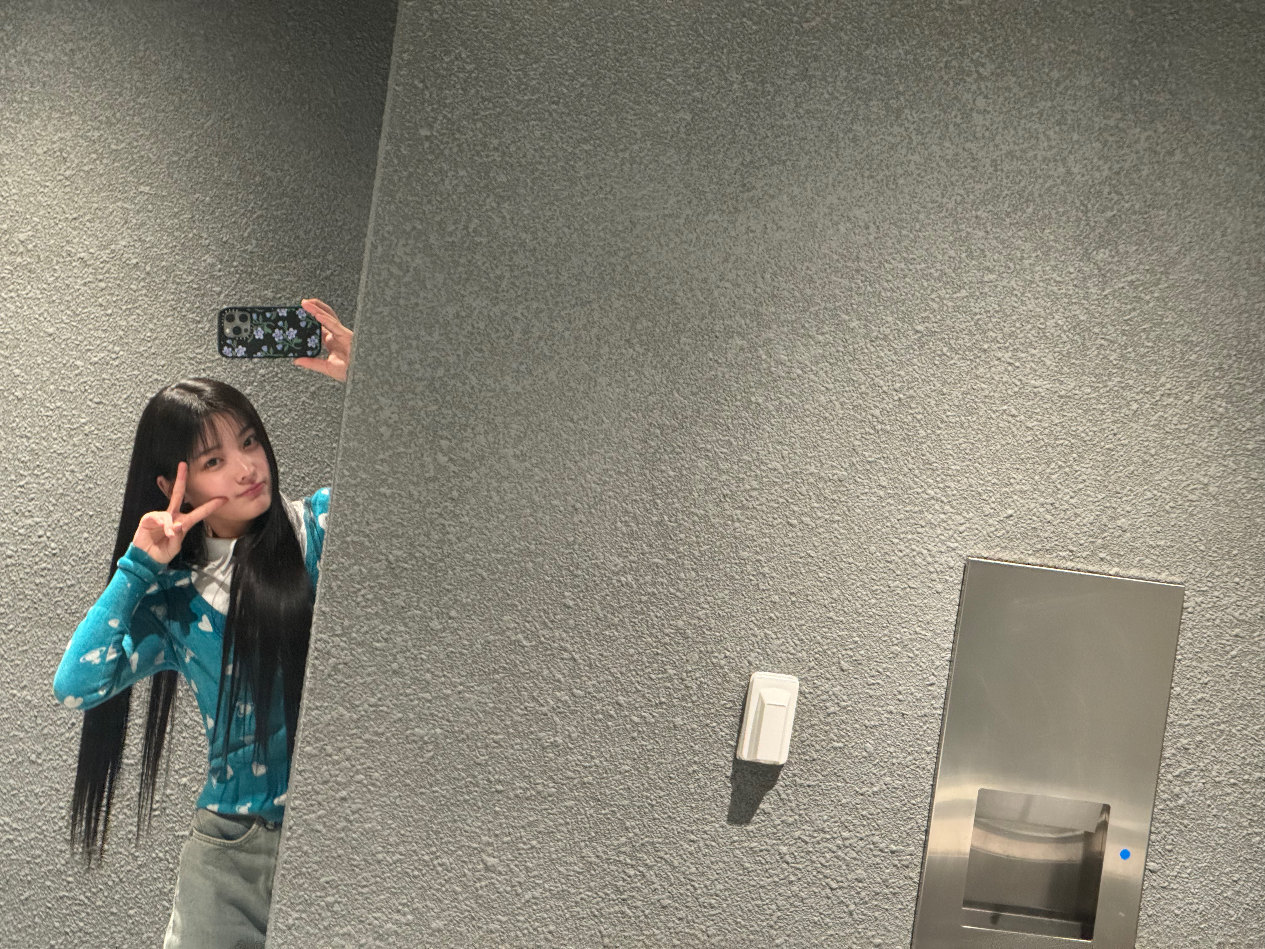 Post image  of ILLIT
