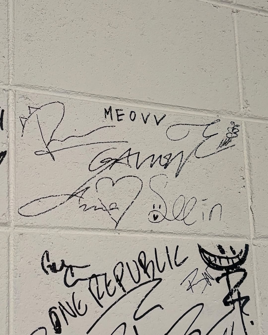 Post image  of MEOVV