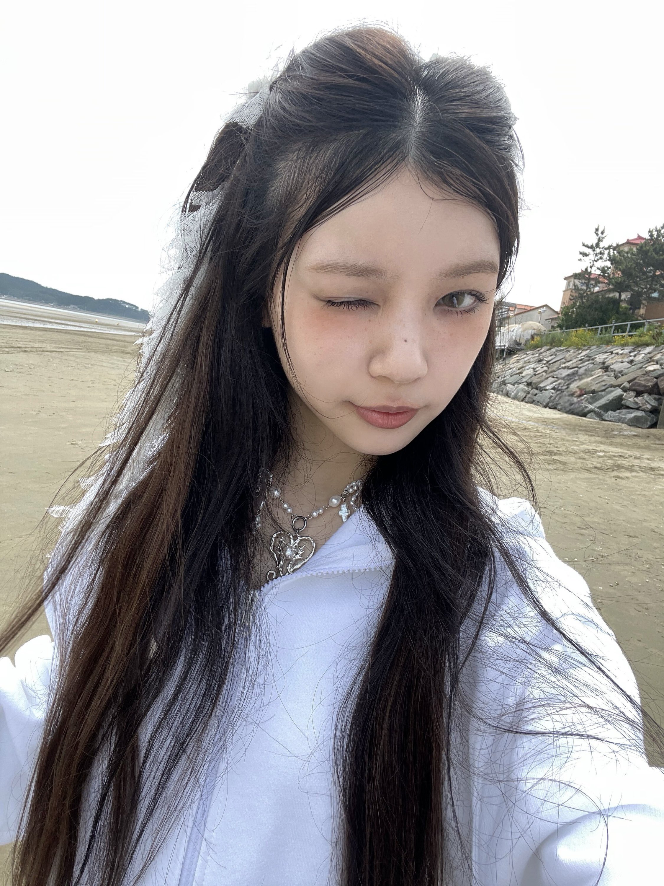 Post image  of ILLIT
