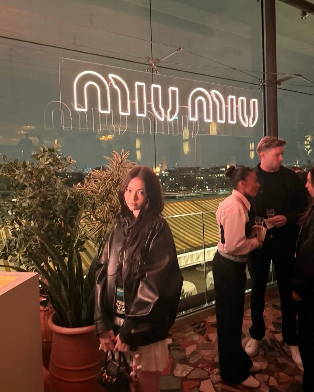 Post image  of MEOVV