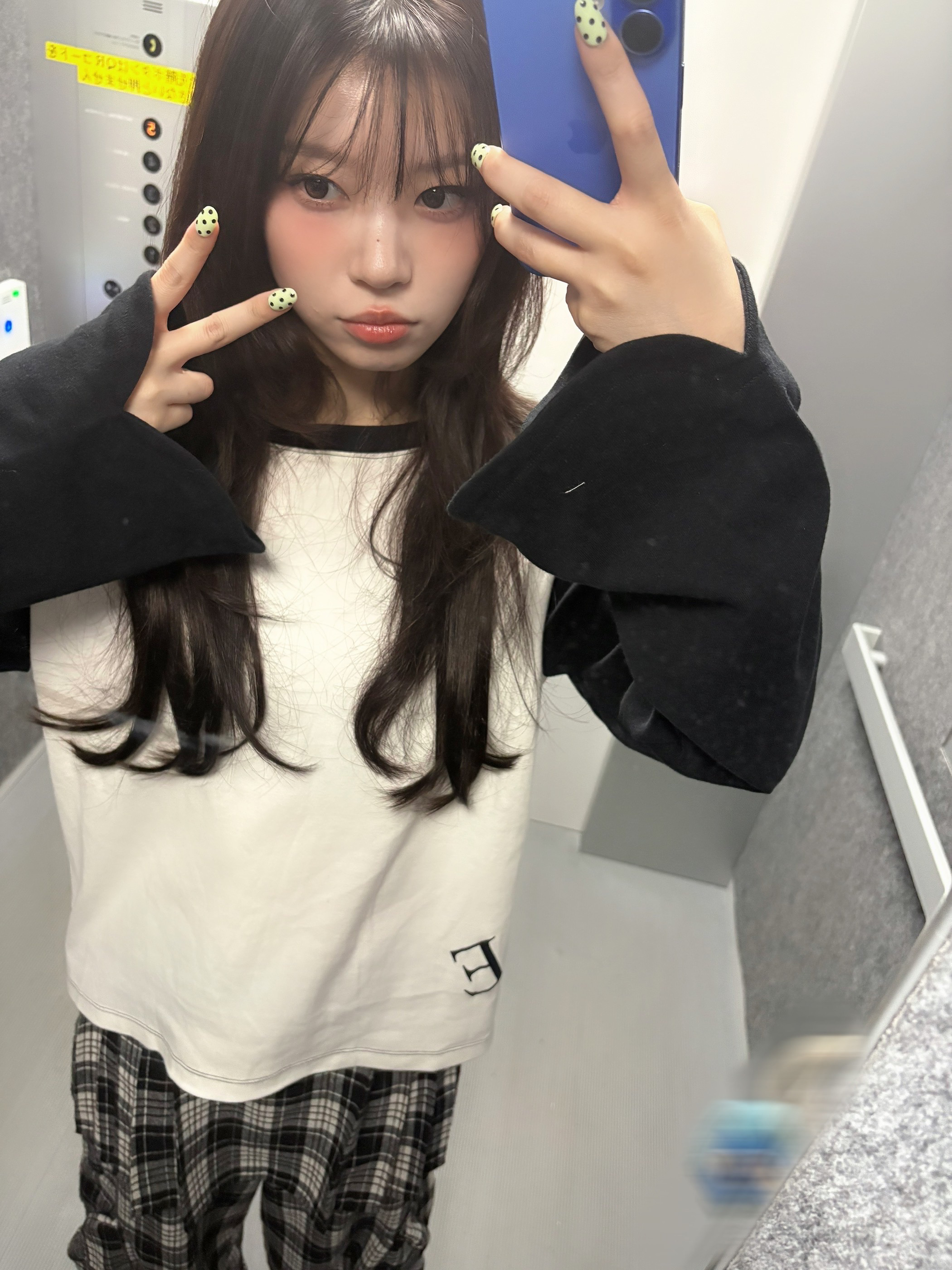 Post image  of ILLIT