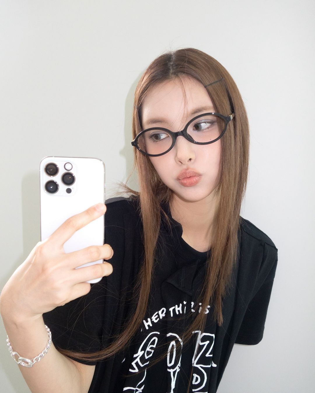 Post image  of ILLIT