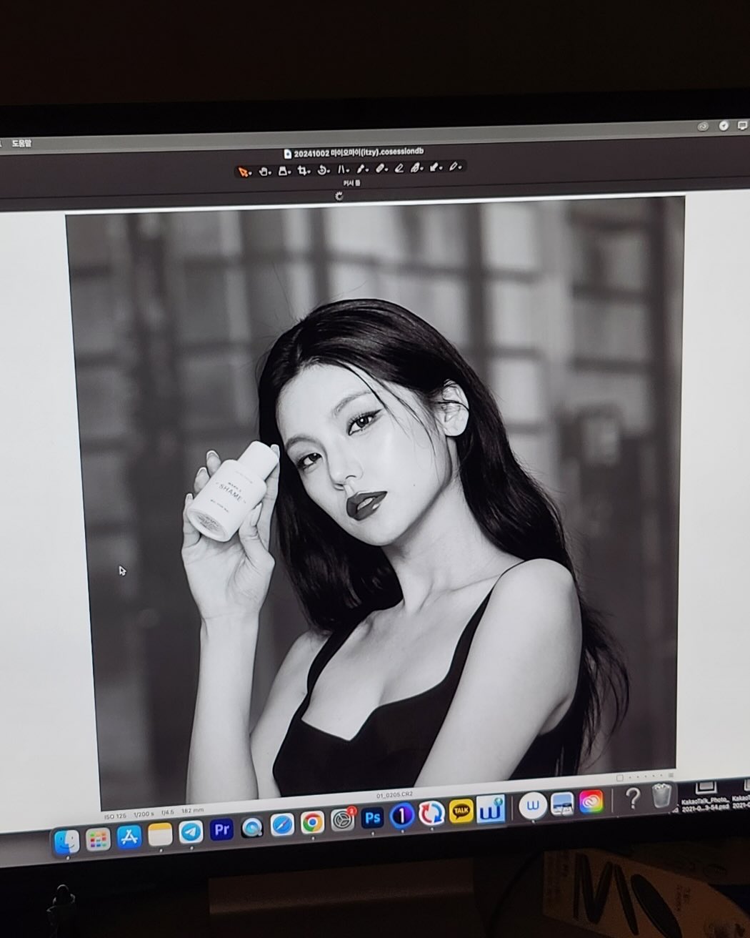 Post image  of ITZY