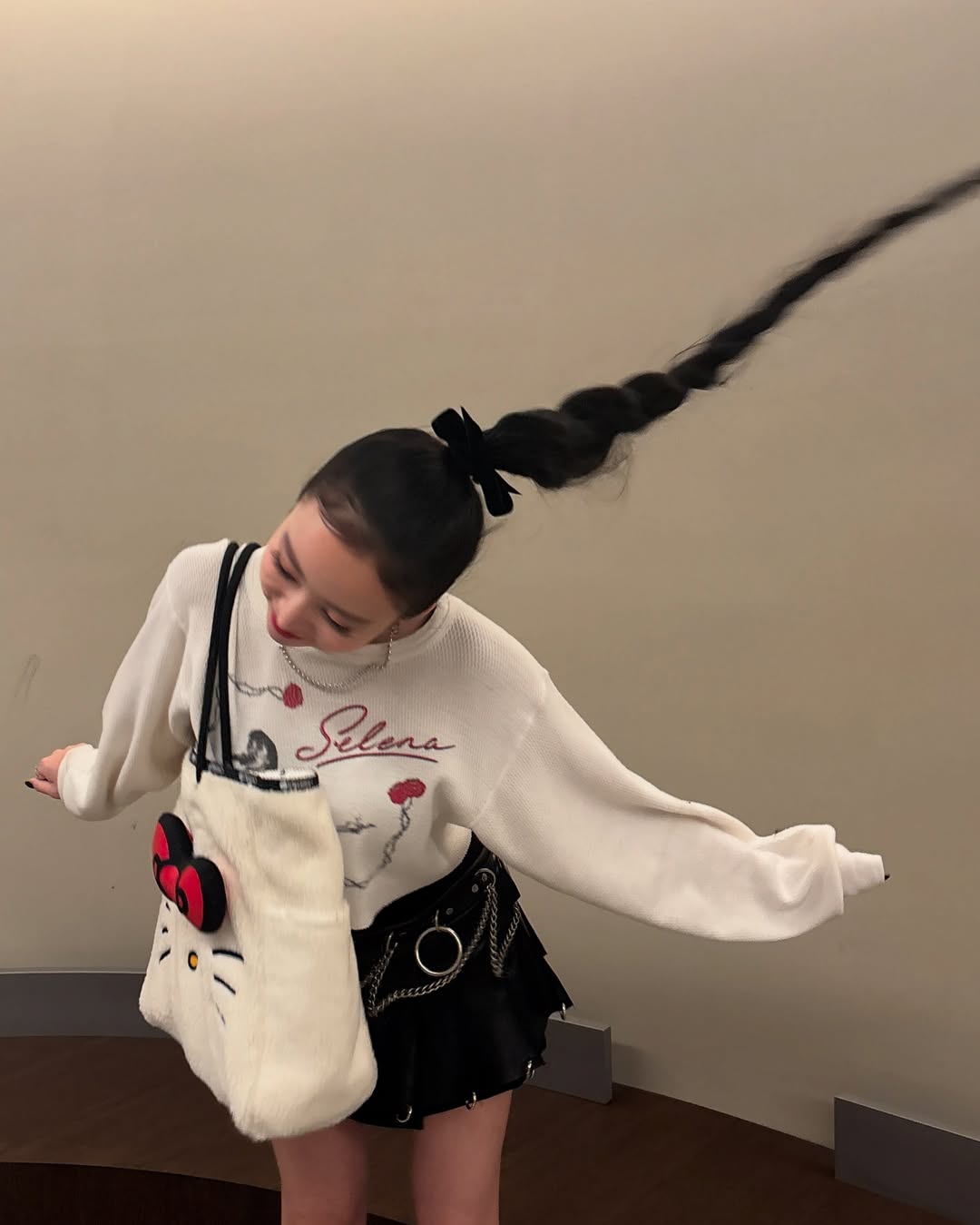 Post image  of MEOVV
