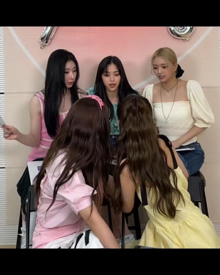 Post image  of ITZY