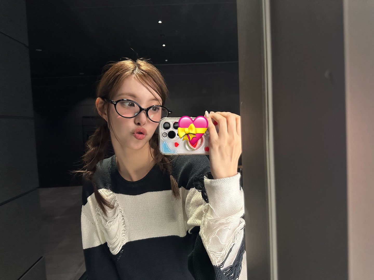 Post image  of ILLIT