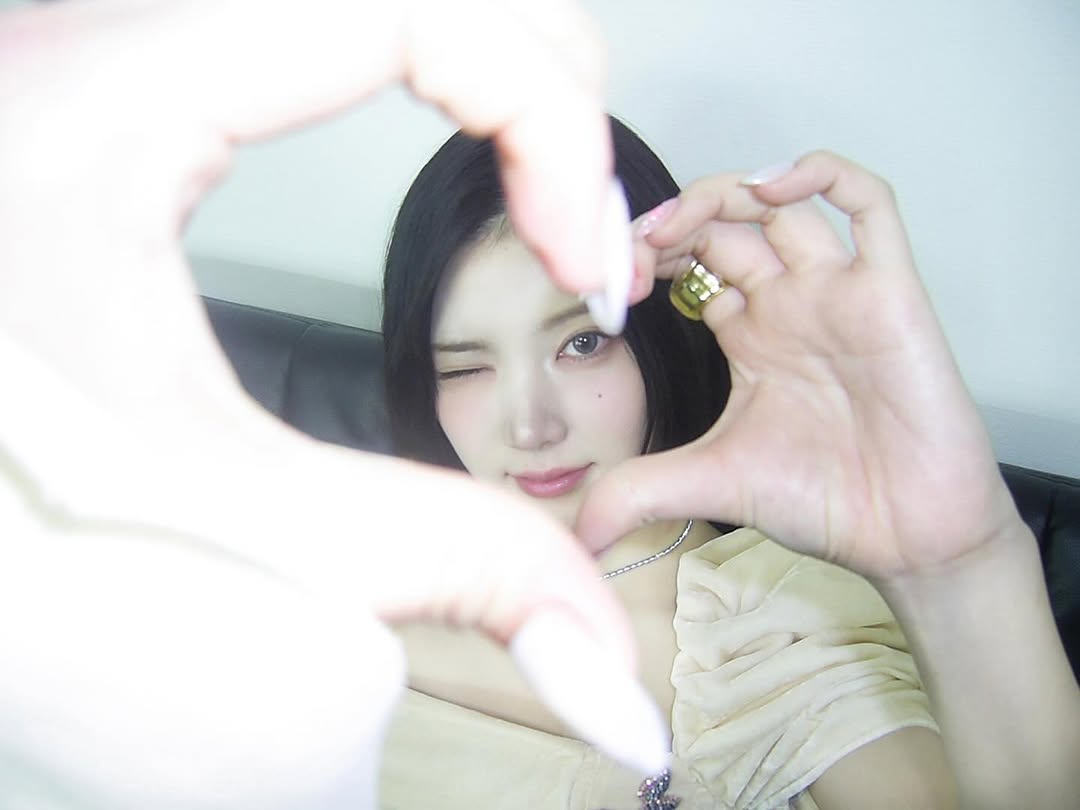 Post image  of Hearts2Hearts