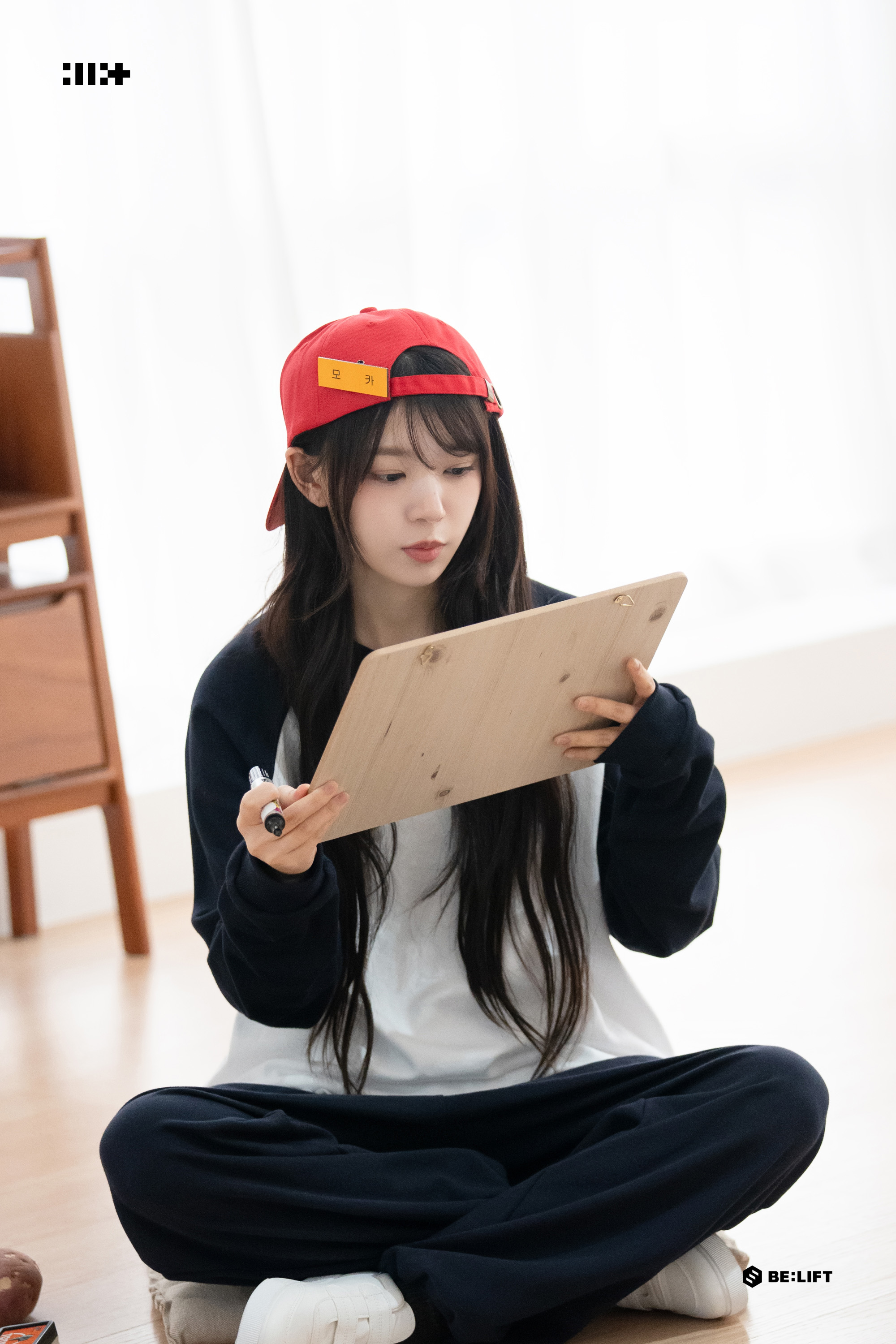 Post image  of ILLIT
